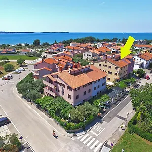 Stana 242 Apartment Fažana